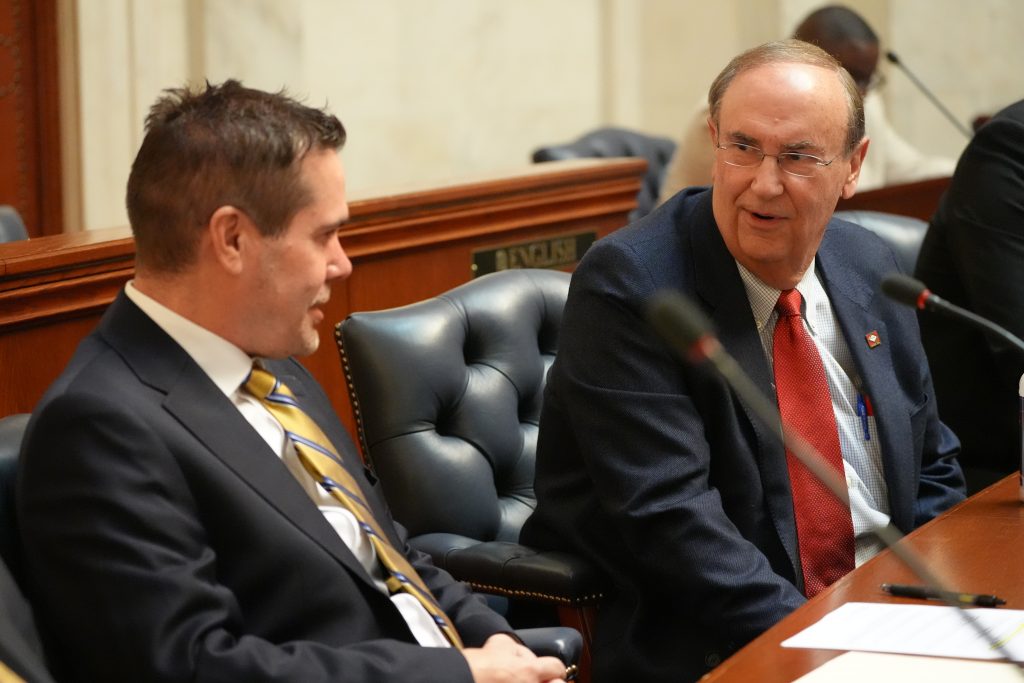 Senator Mark Johnson talks with Senator Simon in the Senate chamber