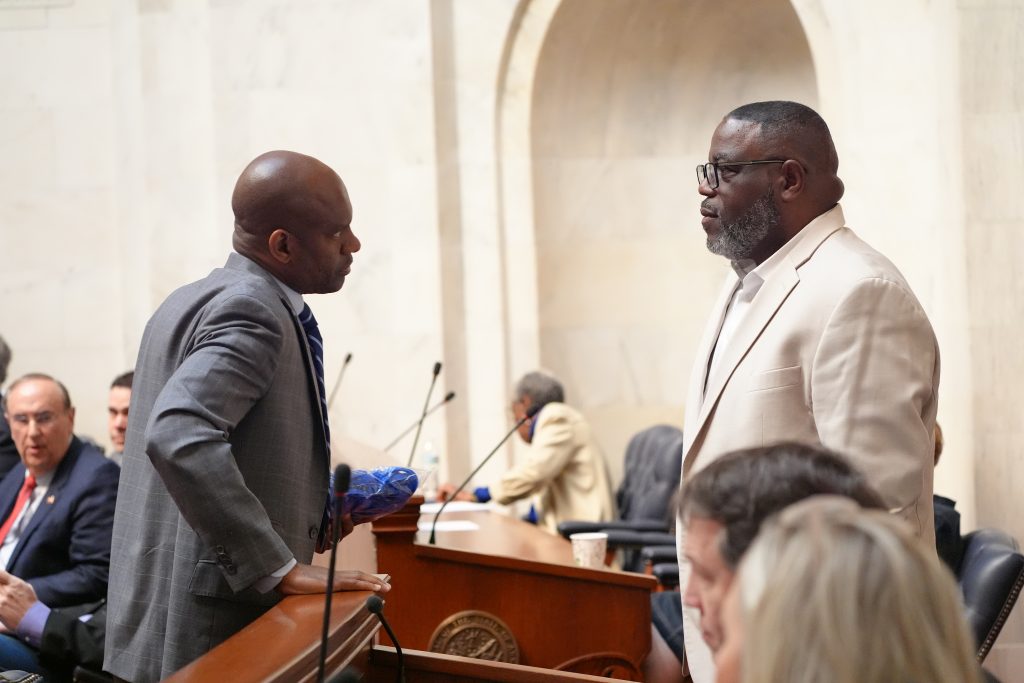 Senator Murdock speaks with Senator Love on the Senate chamber floor