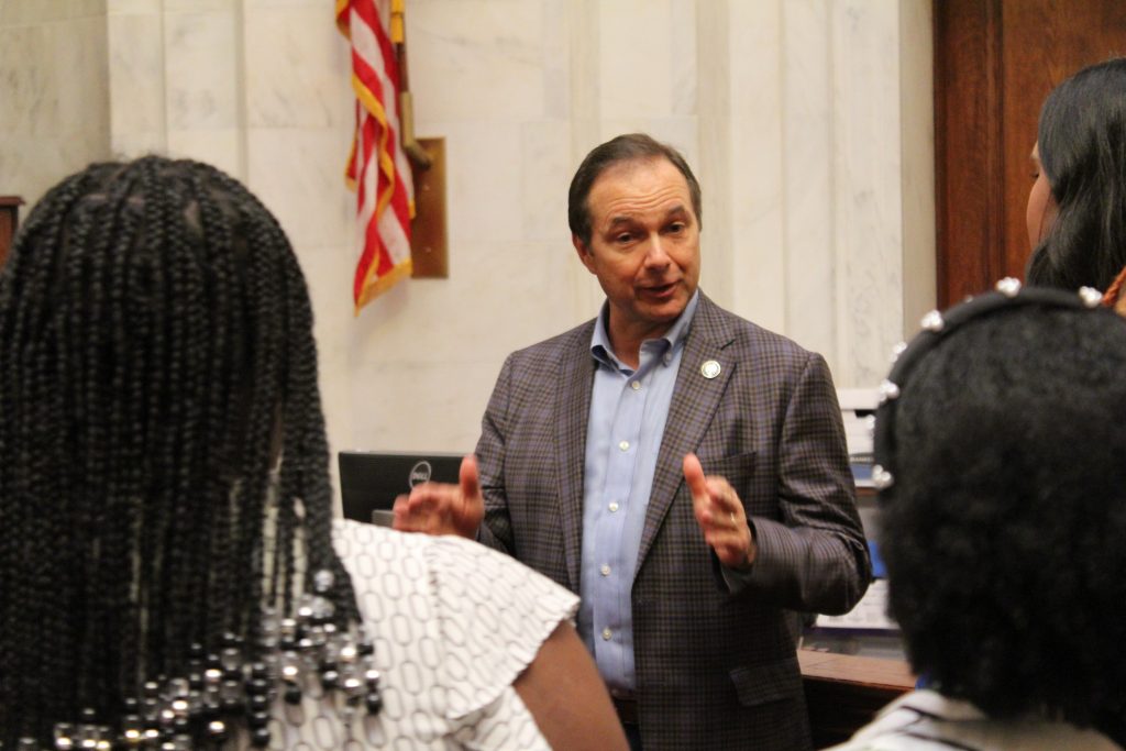 Senator Petty talks with a group of Boys and Girls Clubs representatives in the Senate chamber