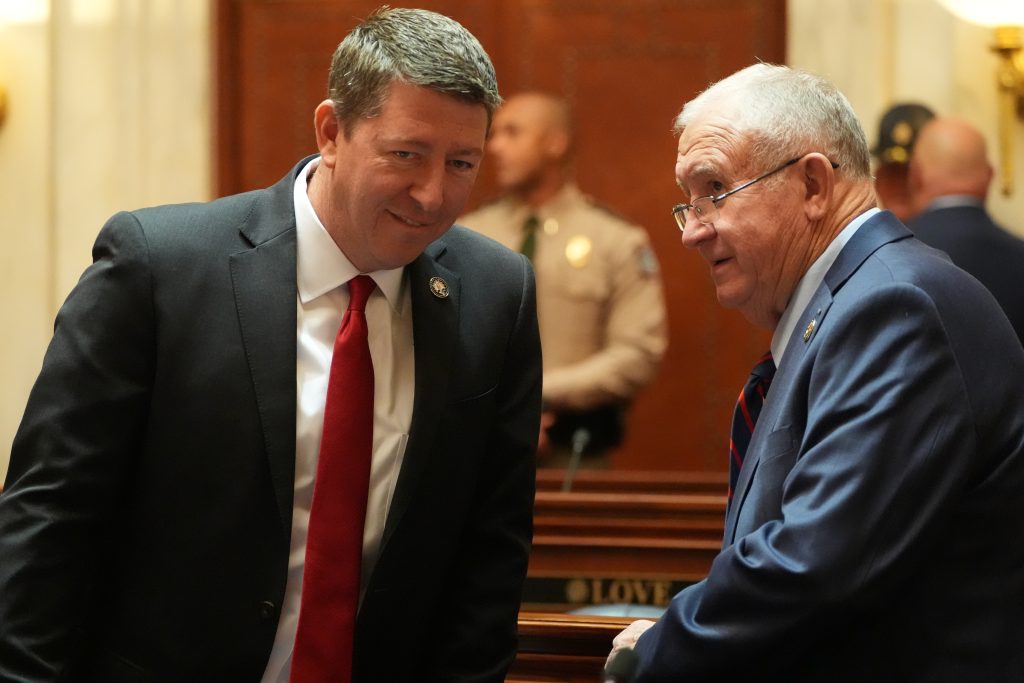 Senators Bryant and Wallace speak during a senate session