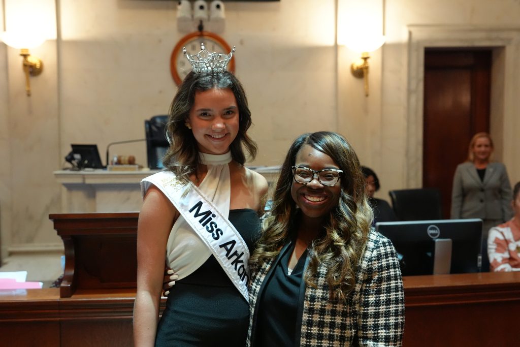 Senator Scott poses with Miss Arkansas Teen
