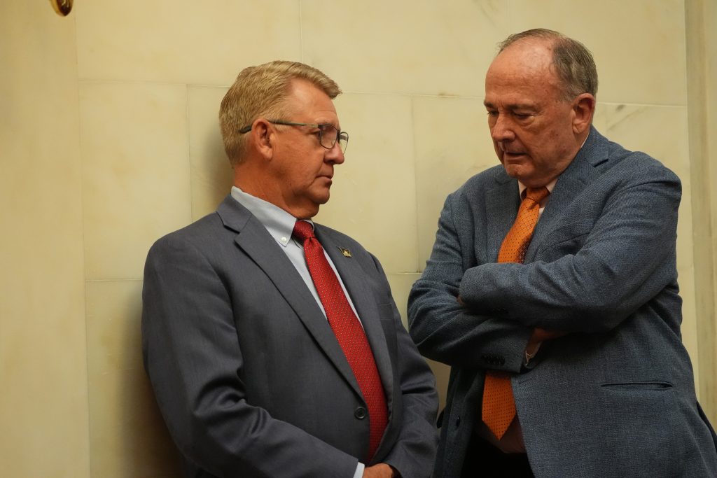 Senators Hill and Caldwell talk in the Senate chamber